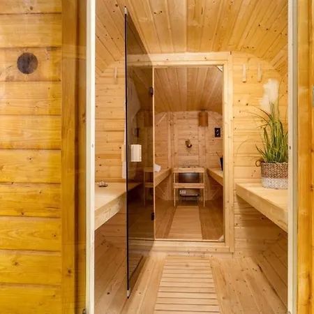 Dom wakacyjny House On The 2 *